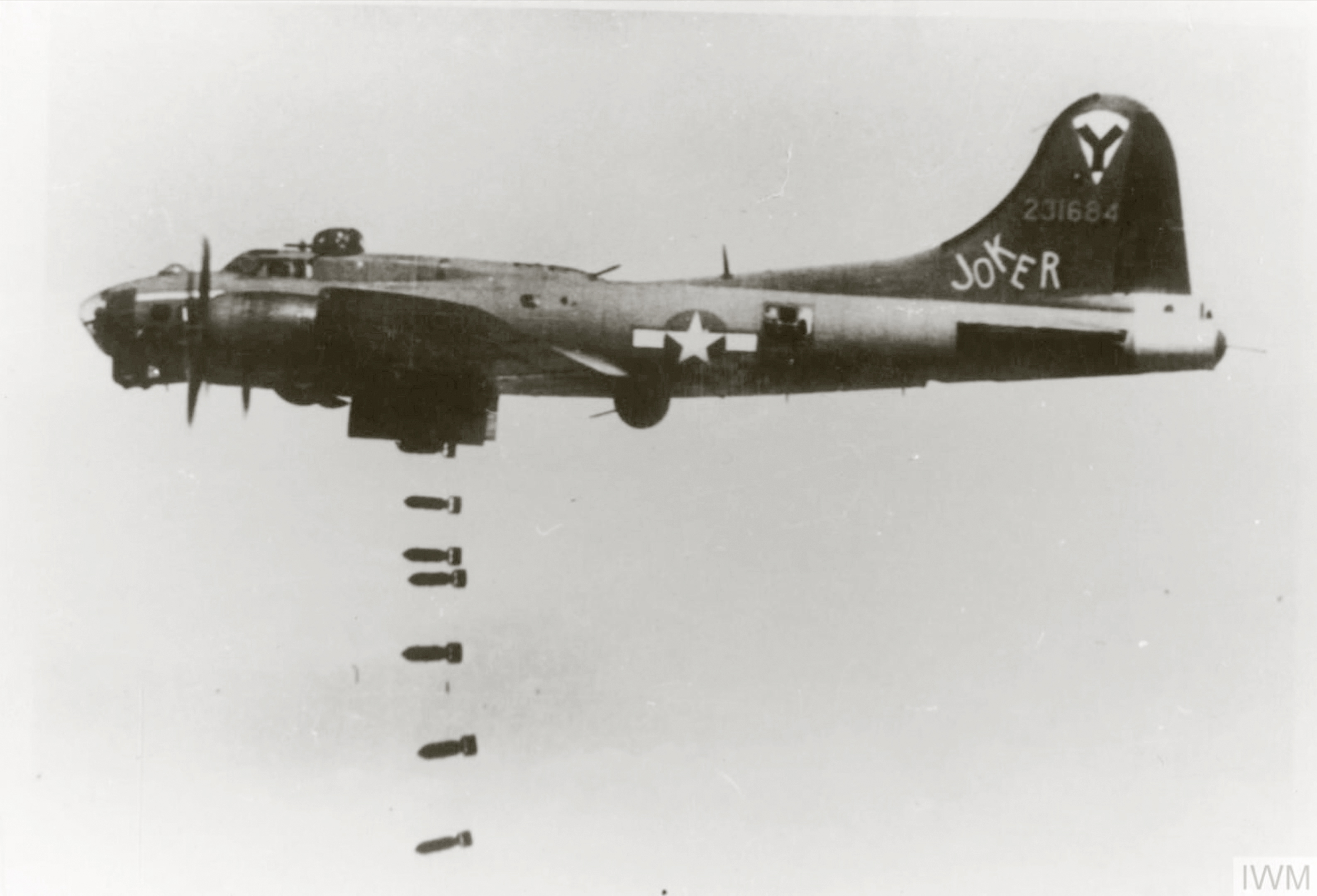 42-31684 B-17G Fortress 15AF 463BG773BS Joker over the drop zone FRE10129