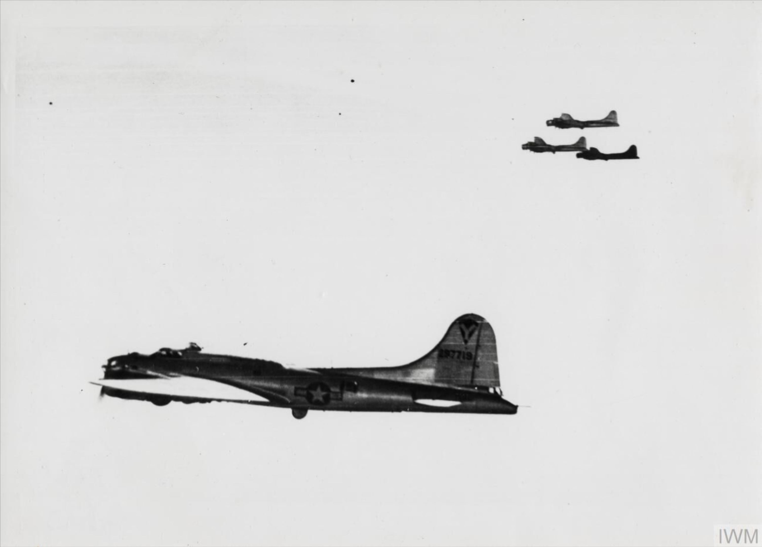 42-97719 B-17G Fortress 15AF 463BG772BS Goddess on a Fortress in flight FRE13997