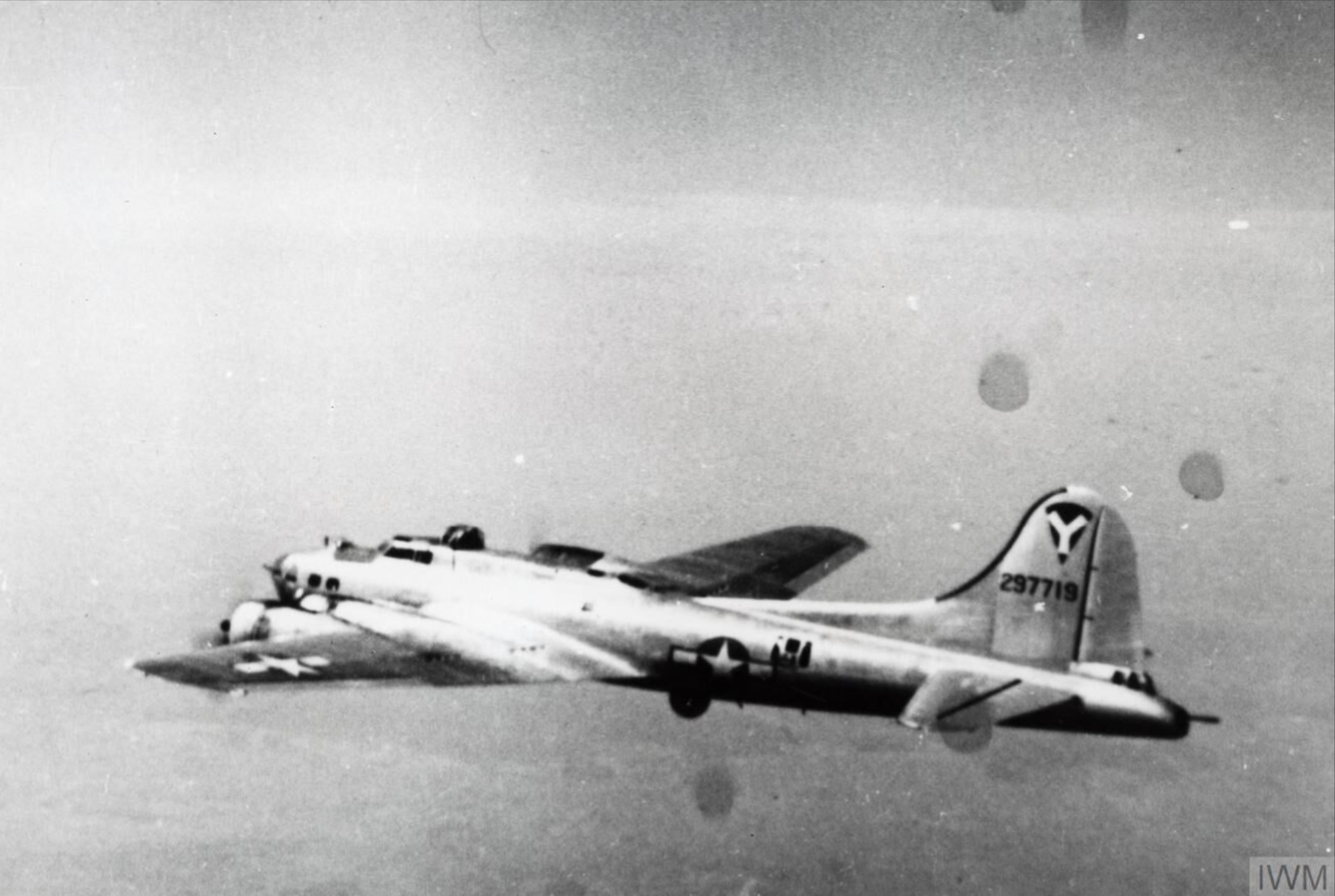 42-97719 B-17G Fortress 15AF 463BG772BS Goddess on a Fortress in flight FRE13998