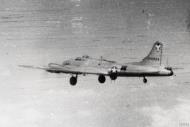Asisbiz 42 102924 B 17G Fortress 15AF 463BG774BS in flight FRE13999