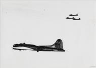 Asisbiz 42 97719 B 17G Fortress 15AF 463BG772BS Goddess on a Fortress in flight FRE13997