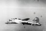 Asisbiz 42 97719 B 17G Fortress 15AF 463BG772BS Goddess on a Fortress in flight FRE13998