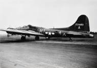 Asisbiz 42 3483 B 17F Fortress 8AF 482BG812BS MIA Chopstick A Able before taking off from Alconbury 1944 01