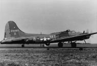 Asisbiz 42 3483 B 17F Fortress 8AF 482BG812BS MIA Chopstick A Able before taking off from Alconbury 1944 FRE8487