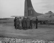 Asisbiz 42 37735 B 17G Fortress 8AF 482BG813BS PCX La Paloma during RAF visit at Alconbury FRE8485