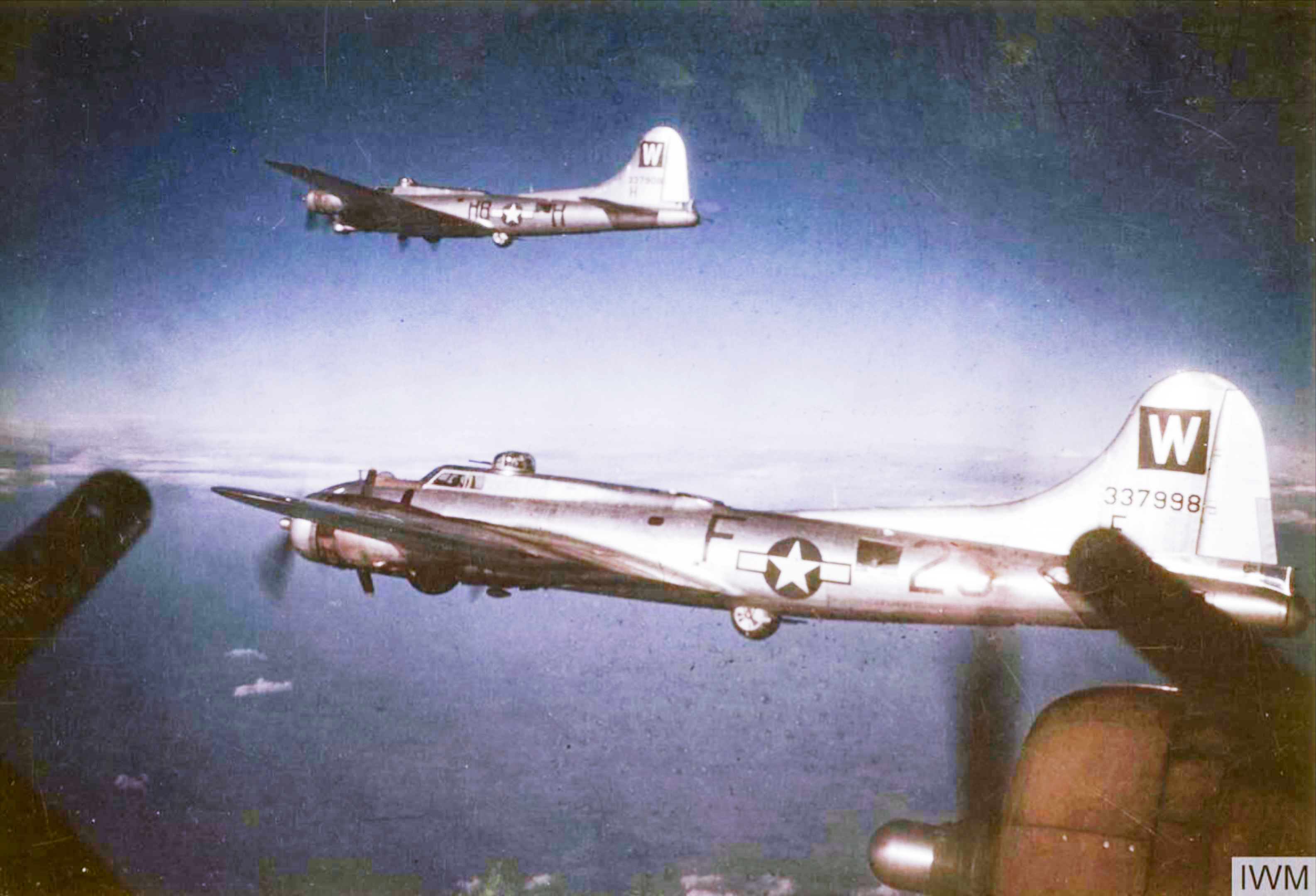 43-37908 B-17G Fortress 8AF 486BG835BS H8H Woeful Bear in formation with 2SF FRE13227