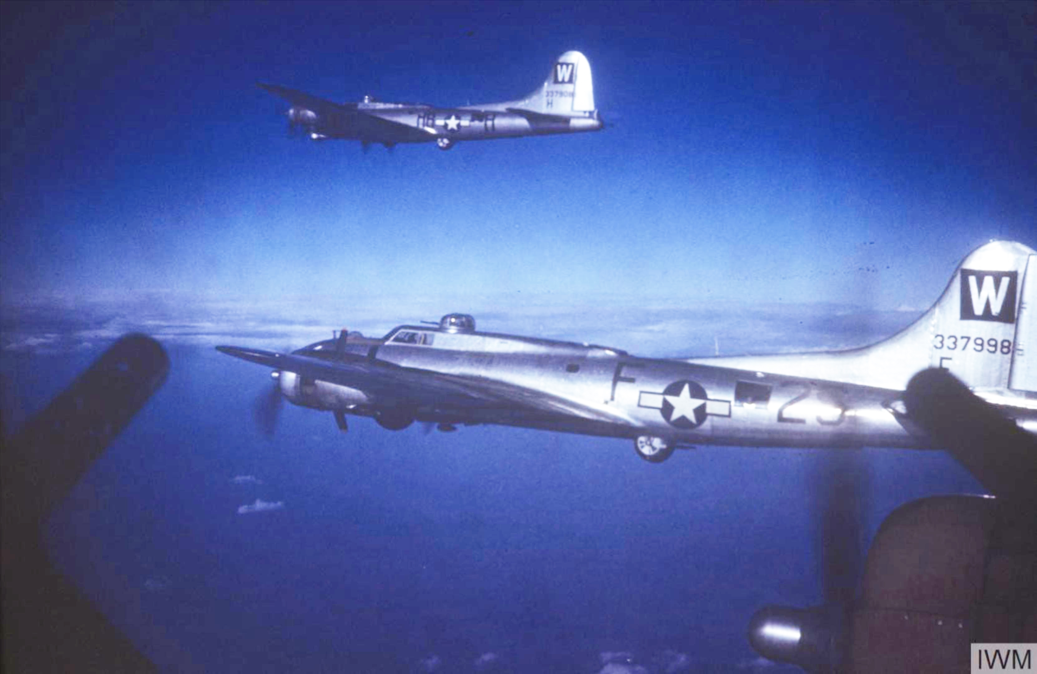 43-37998 B-17G Fortress 8AF 486BG834BS 2SF Miss Irish in formation with H8H FRE6758