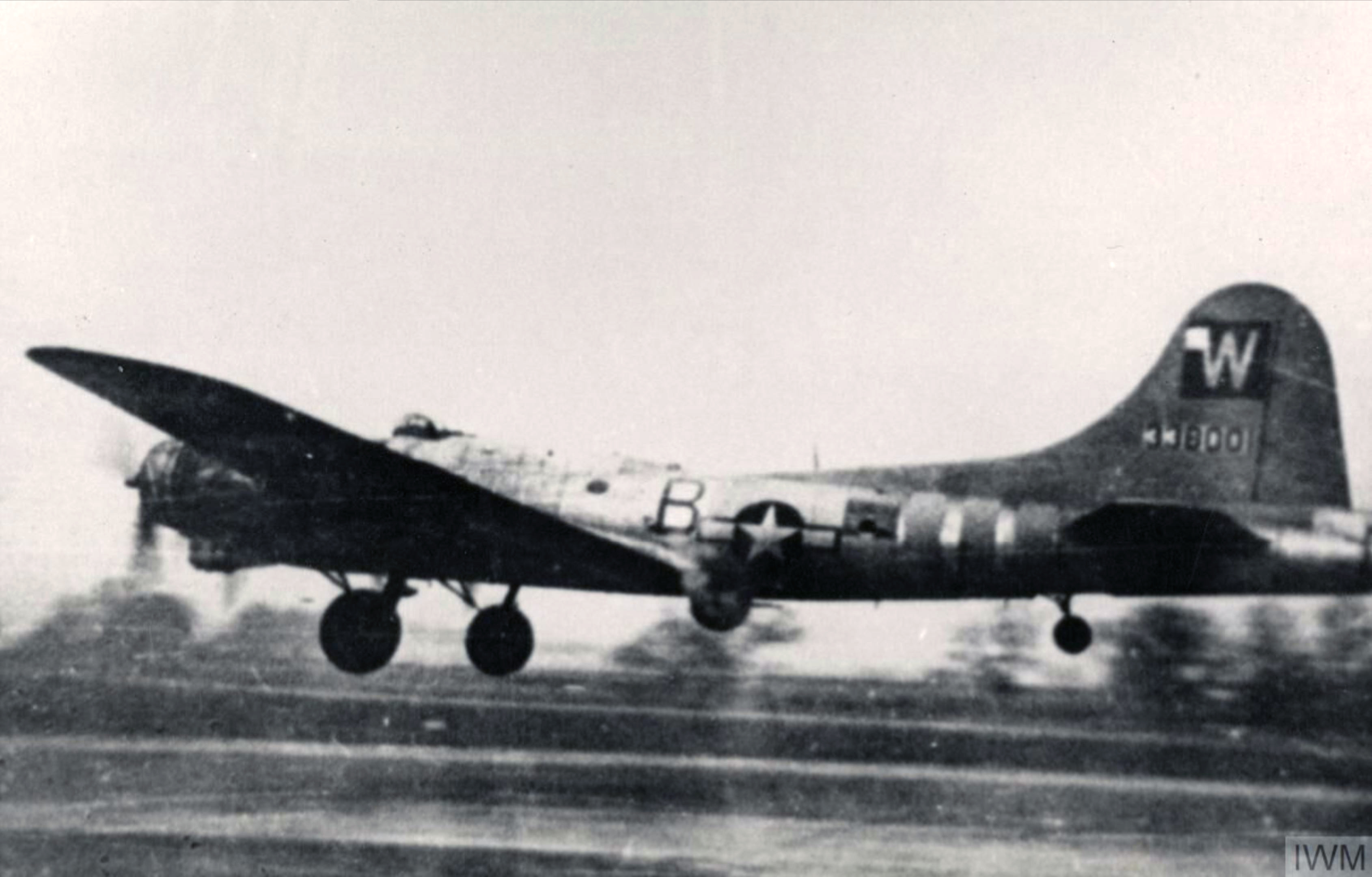 43-38001 B-17G Fortress 8AF 486BG835BS H8B Oh Miss Agnes takes off FRE15024