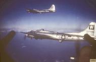 Asisbiz 43 37908 B 17G Fortress 8AF 486BG835BS H8H Woeful Bear in formation with 2SF FRE6758