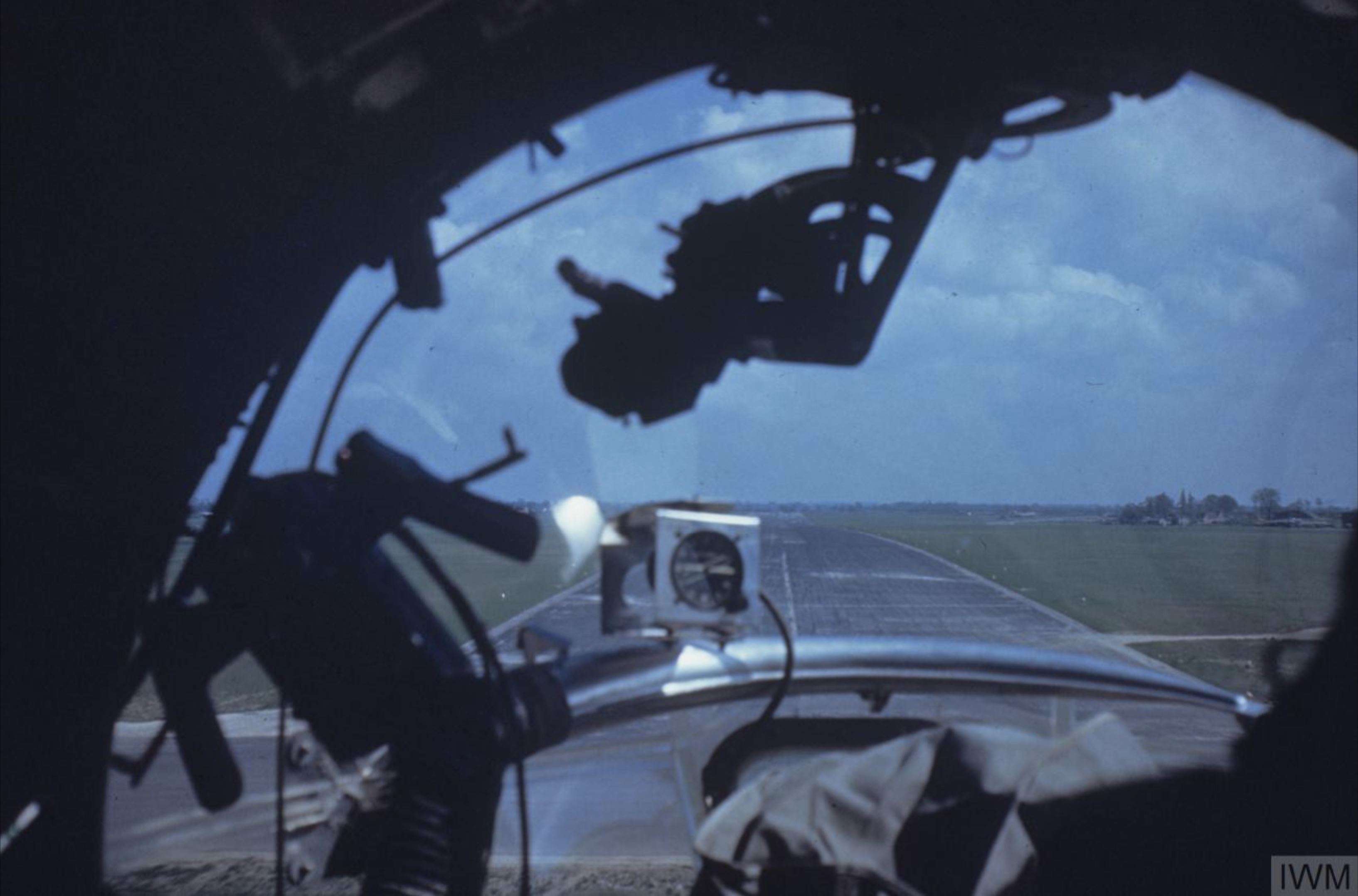Boeing B-17G Fortress 8AF 487BG on the main runway for take off at Lavenham FRE6769