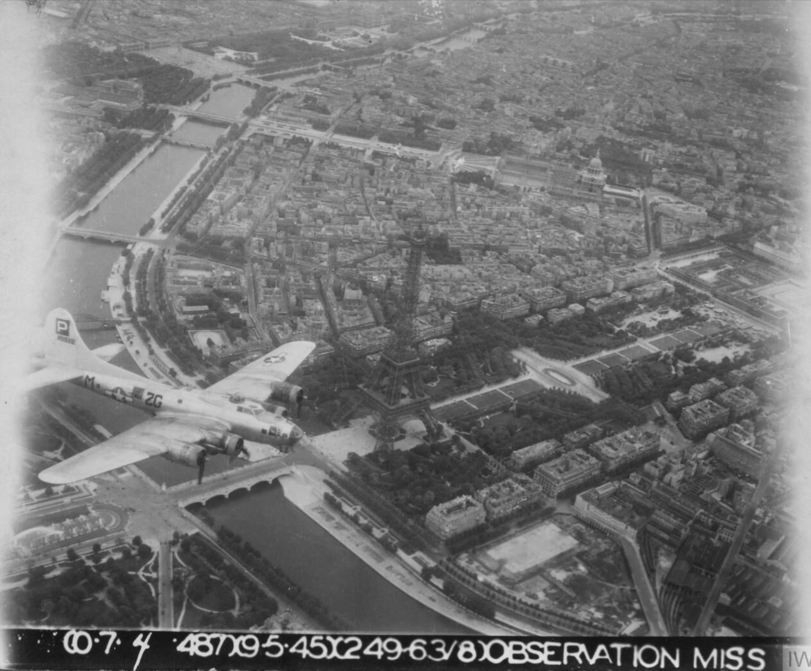 Boeing B-17G Fortress 8AF 487BG836BS 2GM over the Eiffel Tower 9th May 1945 FRE8534