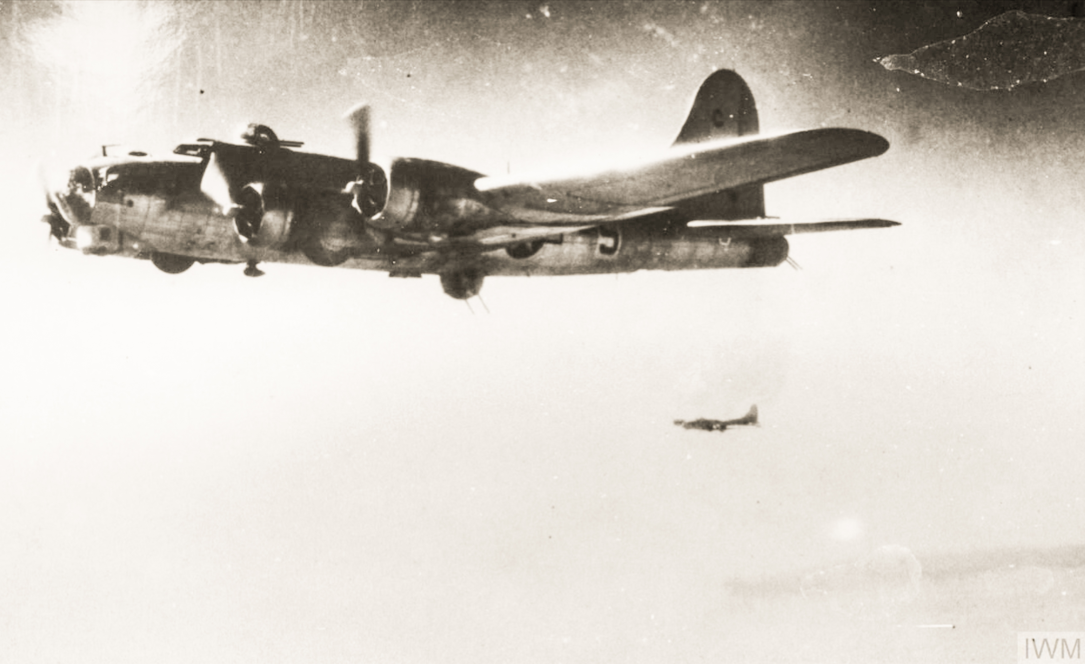 Boeing B-17G Fortress 8AF 493BG in flight FRE2148