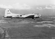 Asisbiz 43 38190 B 17G Fortress 8AF 493BG863BS G6M Sweet Sue in flight FRE11702