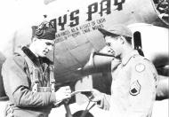 Asisbiz 43 38223 B 17G Fortress 8AF 493BG862BS at Debach Aug 1944 01