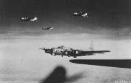 Asisbiz 43 38316 B 17G Fortress 8AF 493BG860BS NGF Hank's Bottle over Winter Hausengr Germany 22nd Feb 1945 01