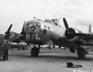 Asisbiz 43 38371 B 17G Fortress 8AF 493BG863BS foreground at Debach Suffolk 15th Oct 1944 NA553