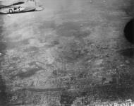 Asisbiz 44 8138 B 17G Fortress 8AF 493BG in flight left side FRE8671