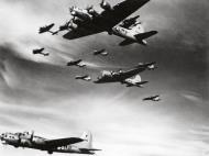 Asisbiz 44 8691 B 17G Fortress 8AF 493BG863BS F Betsy at 27,900ft over Schleissmen 9th Apr 1945 FRE2149