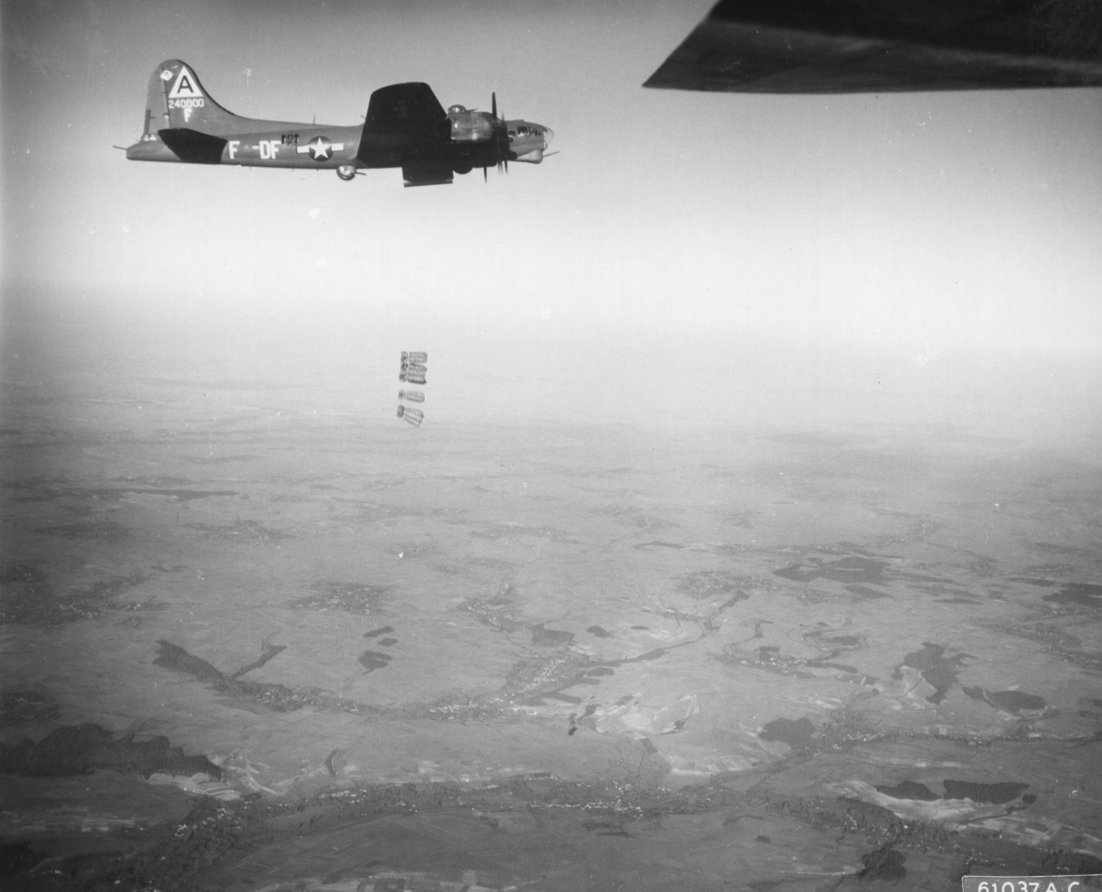 42-40000 B-17G Fortress 8AF 91BG324BS DFF Just Nothing at 12,000ft drop zone Croisette France 14th Jan 1944 NA628