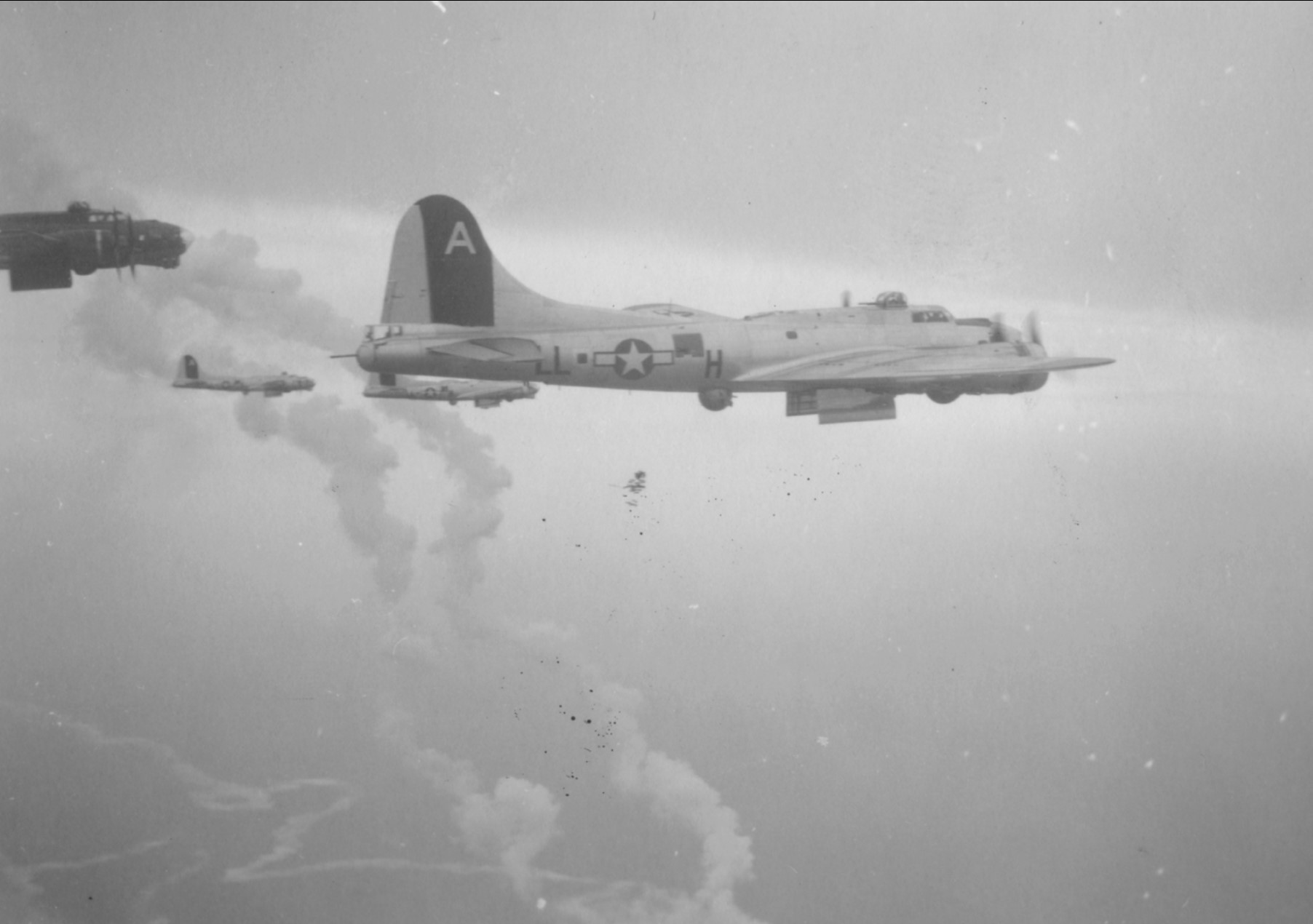 43-38036 B-17G Fortress 8AF 91BG401BS Hey Daddy LLH over the drop zone 1944 01