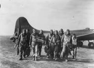 Asisbiz 42 3073 B 17F Fortress 8AF 91BG401BS LLZ Thunderbird crew return from a raid over Antwerp April 1943 FRE3604