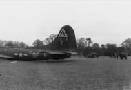 Asisbiz 42 31178 B 17G Fortress 8AF 91BG324BS DFF that has belly landed due to weather Old Windsor 30th Dec 1943 FRE3607