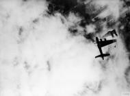 Asisbiz 42 31333 B 17G Fortress 8AF 91BG322BS LGW Wee Willie disintegrates after a direct flak hit 10th Apr 1945 FRE3628