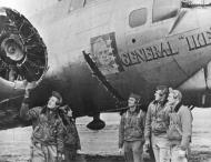 Asisbiz 42 97061 B-17G Fortress 8AF 91BG401BS LLB General Ike with crew showing propeller damage 01