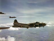 Asisbiz USAAF 42-29536 B-17F Fortress 91BG401BS LLA Mary Ruth in flight 01
