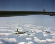 Asisbiz USAAF 42-5712 B-17F Fortress 91BG322BS LGV My Prayer in flight 02