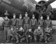 Asisbiz 42 30580 B-17F Fortress 8AF 92BG326BS JWN Equipoise with crew at Alconbury 23rd Dec 1943 NA1763