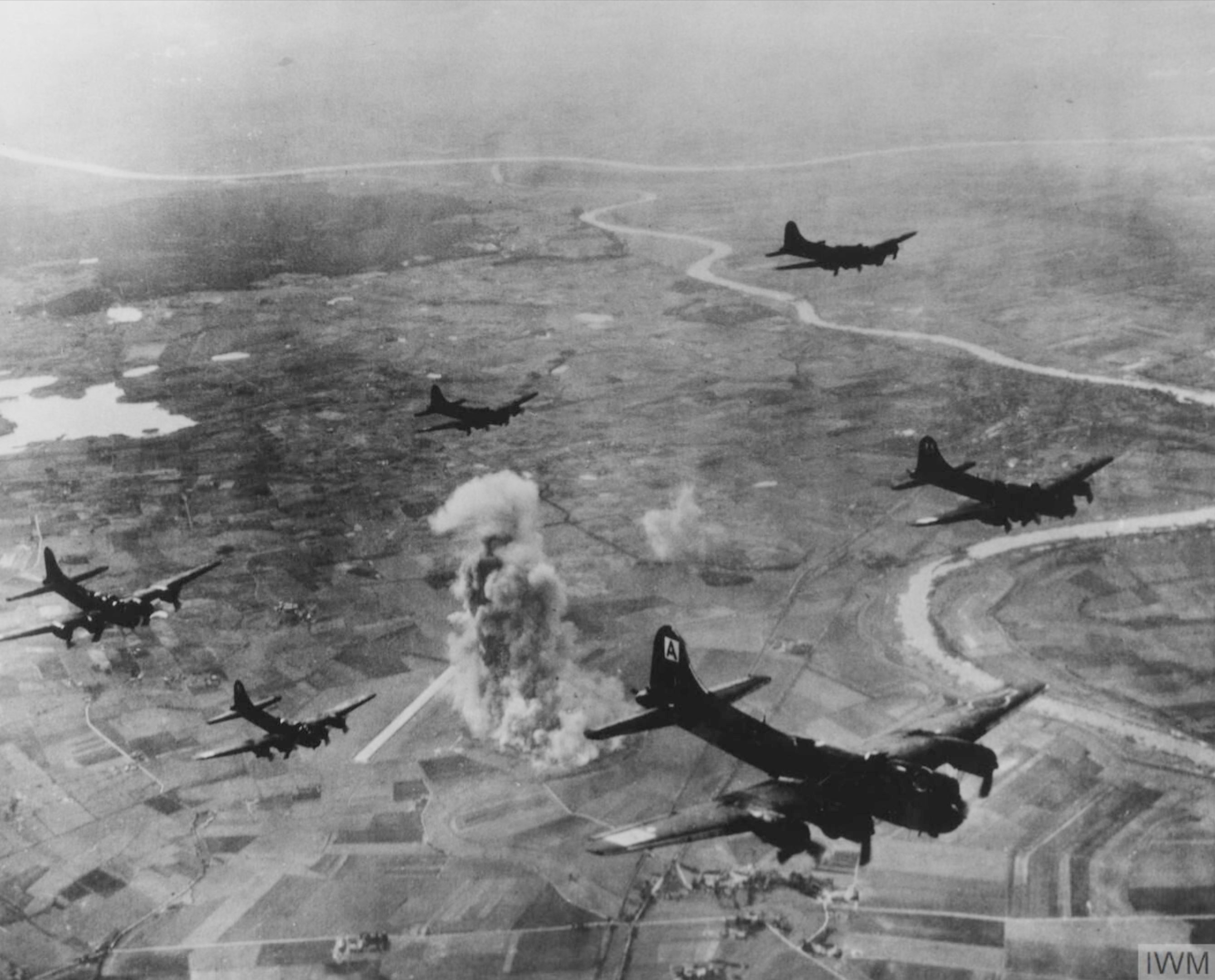Target 8AF 94BG B 17 Fortresses leaving the drop zone 9th Oct 1943 FRE3864