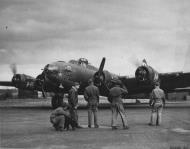 Asisbiz 42 30301 B 17F Fortress 8AF 94BG332BS XMJ Idiot´s Delight begins to taxi out 31st Mar 1944 01