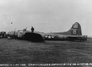 Asisbiz 42 31989 B 17G Fortress 8AF 95BG336BS ETB Black Magic belly landed Honington 1st Apr 1944 FRE3907