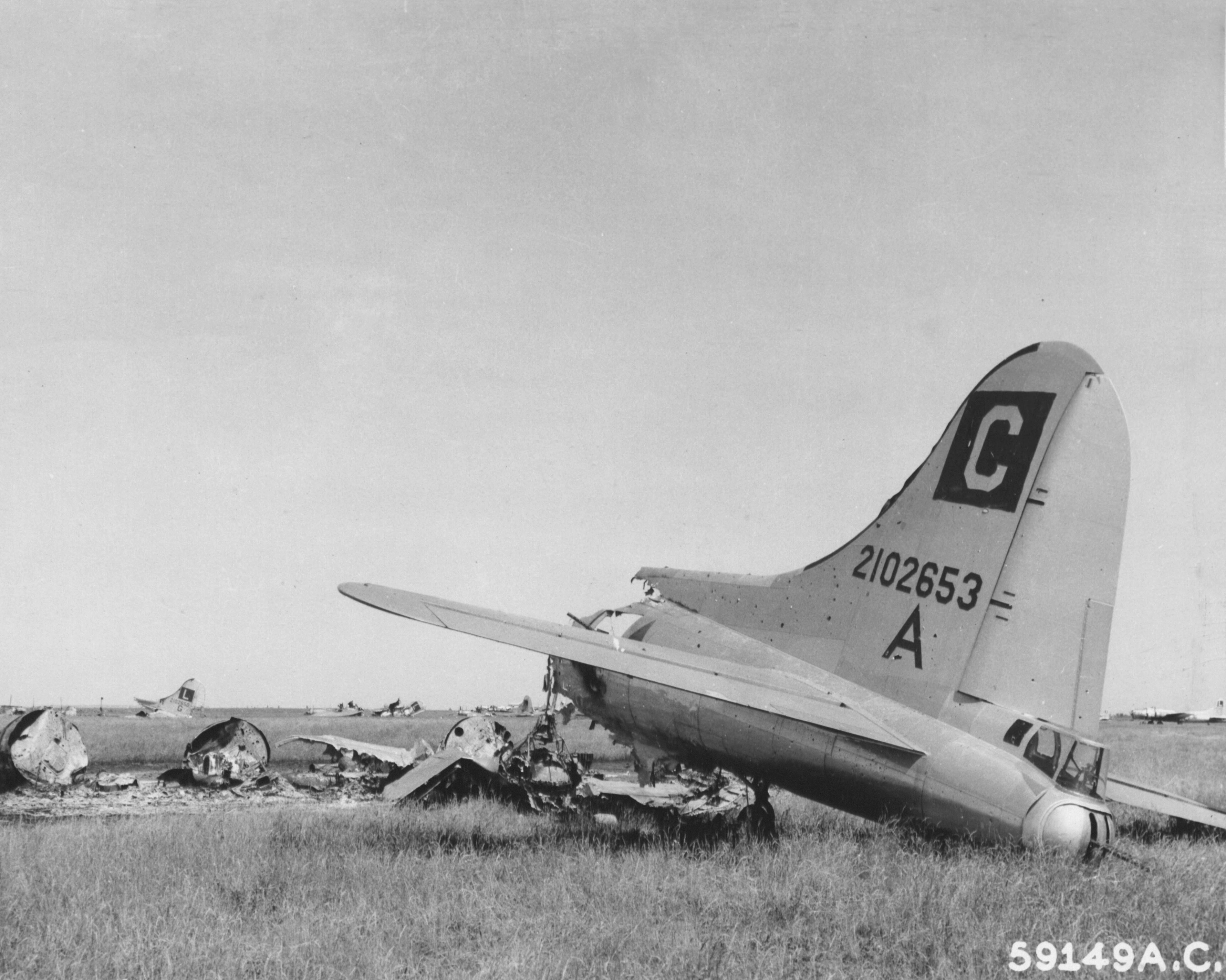 42-102653 B-17G Fortress 8AF 96BG339BS QJA destroyed on ground Operation Frantic at Poltava 21st Jun 1944 NA392