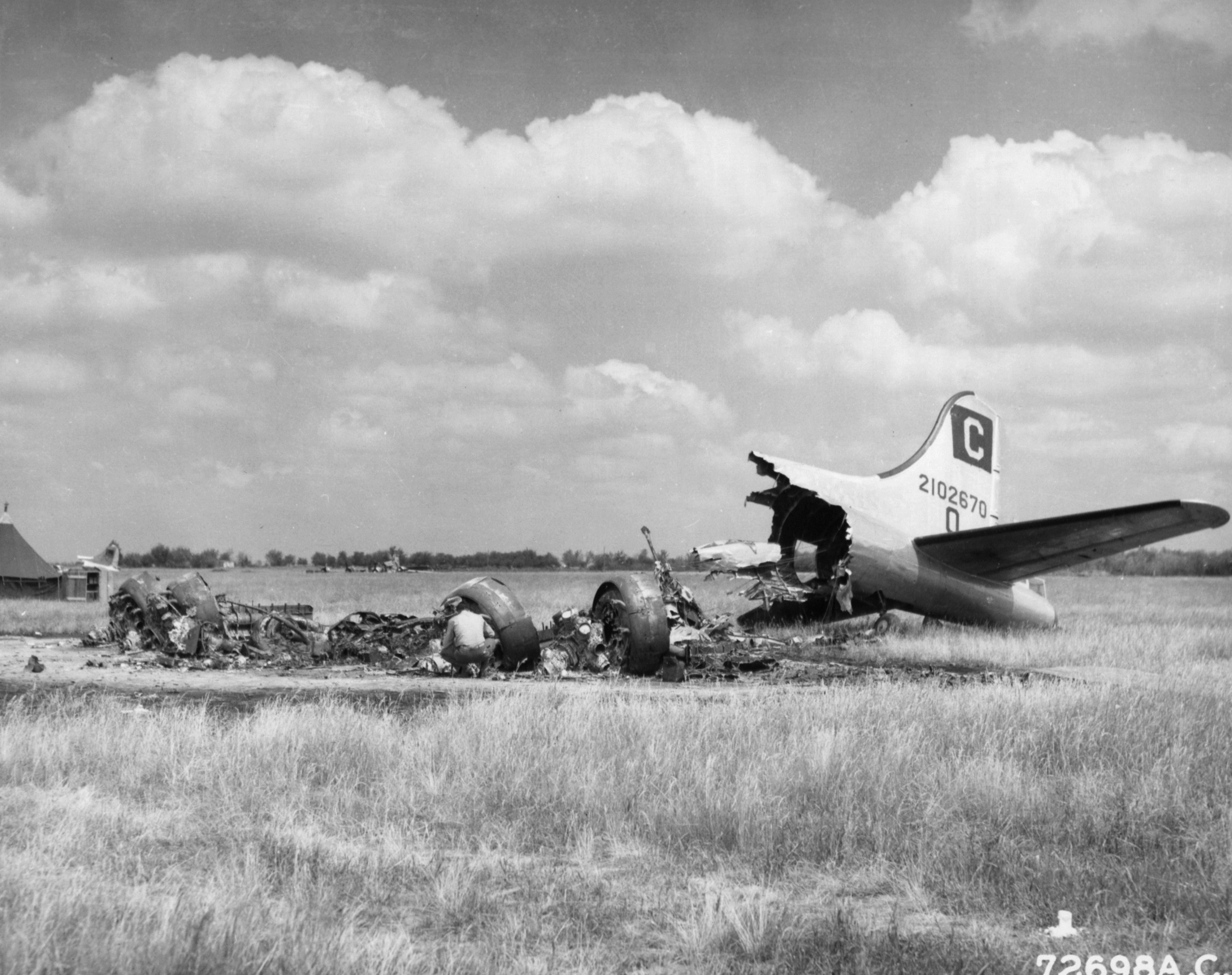 42-102670 B-17G Fortress 8AF 96BG338BS BMQ destroyed on ground Operation Frantic at Poltava 21st Jun 1944 NA412