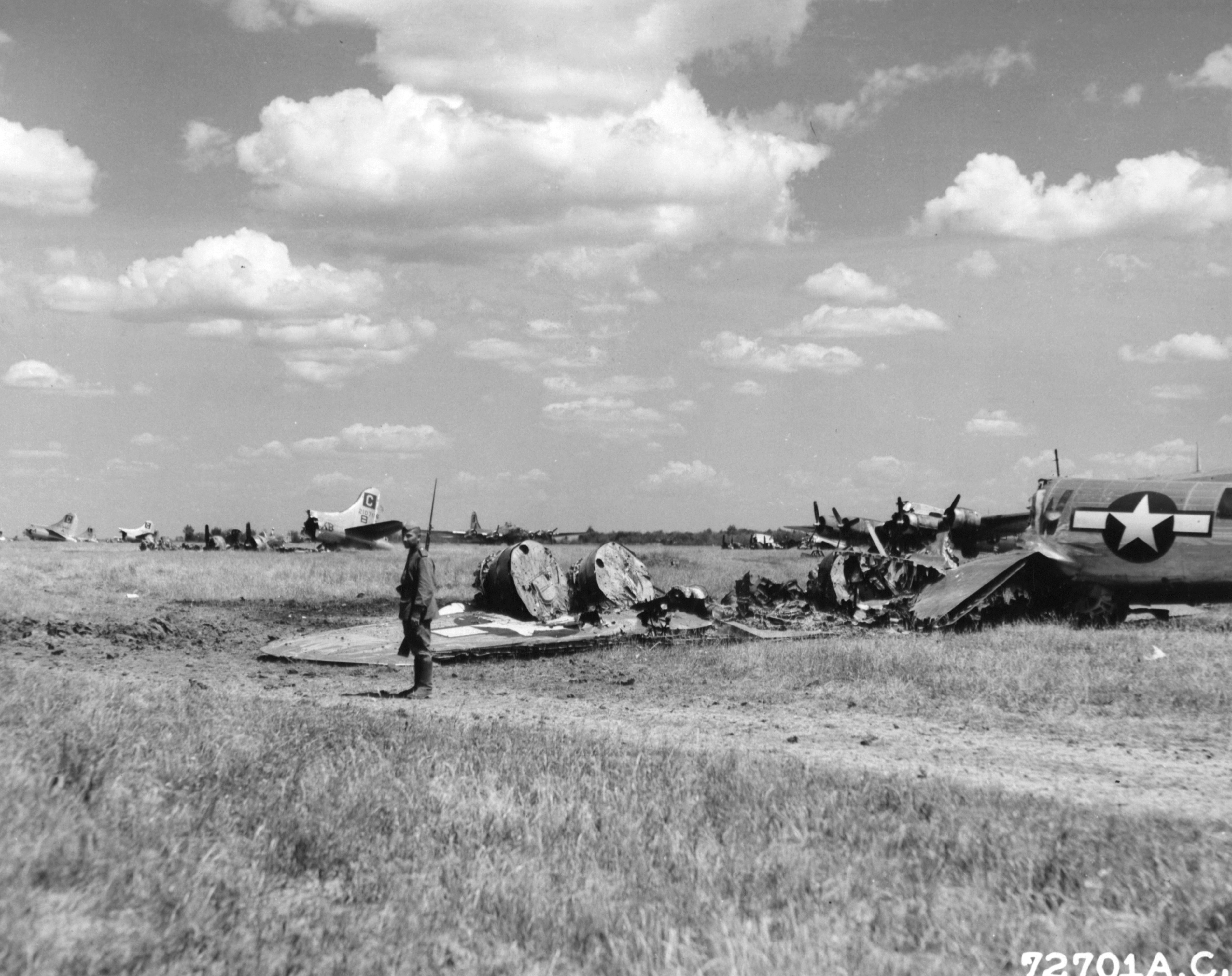 42-107116 B-17G Fortress 8AF 96BG338BS BXB coded XB destroyed on ground Operation Frantic at Poltava 21st Jun 1944 NA432