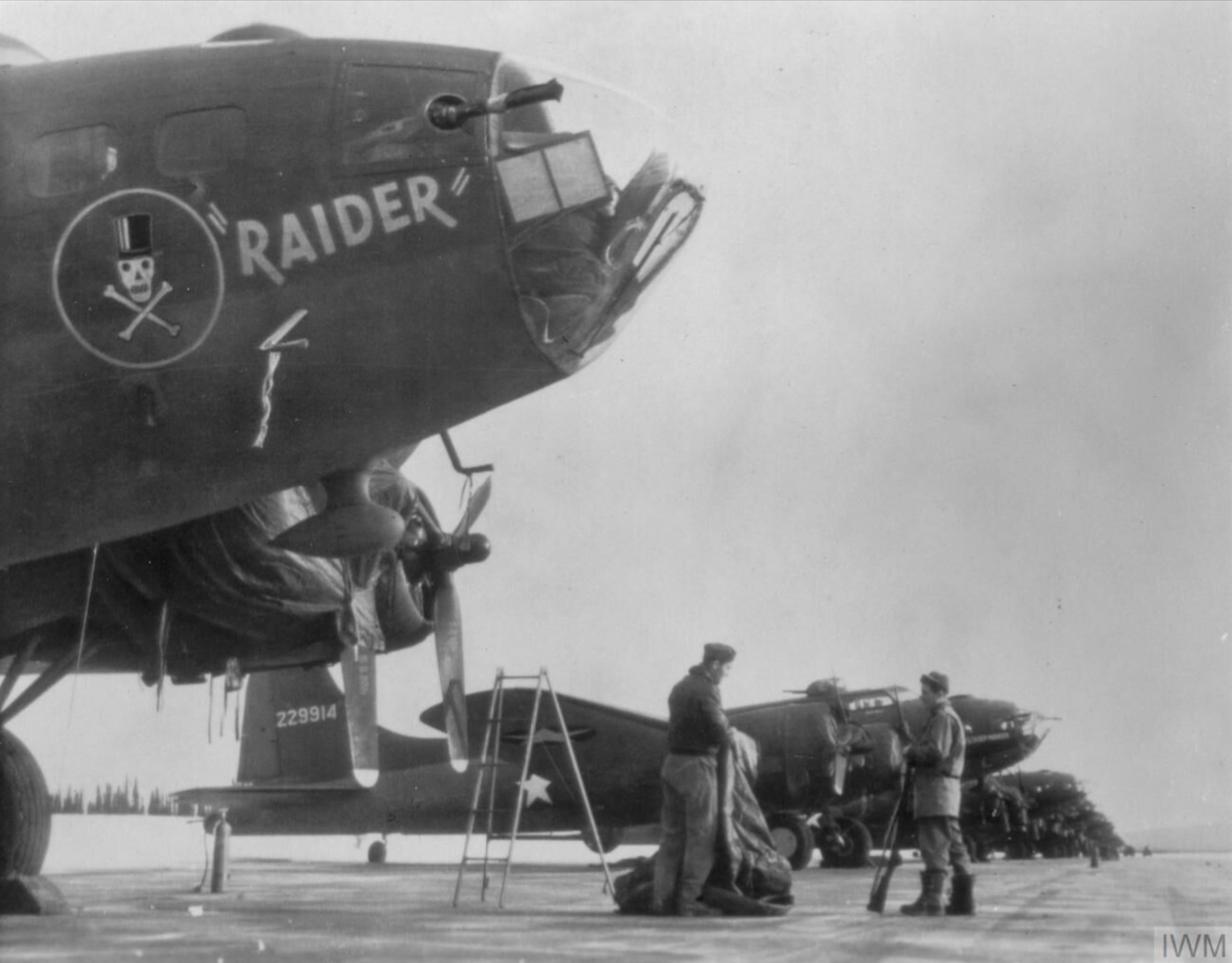 42-29914 B-17F Fortress 8AF 96BG339BS Mischief Maker right side 1943 FRE3893