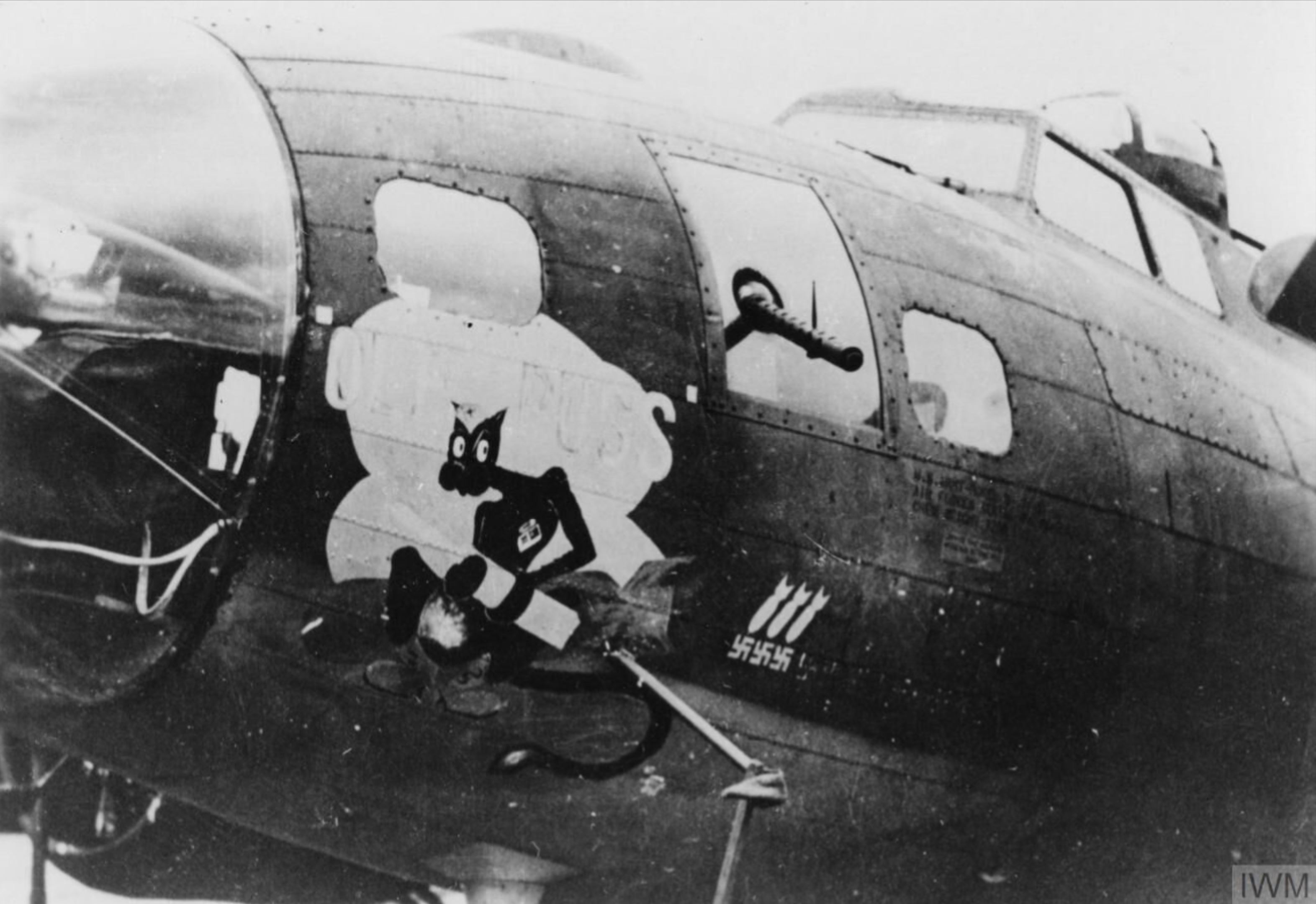 42-30872 B-17F Fortress 8AF 96BG337BS AWR Ole Puss nose art left side FRE3971