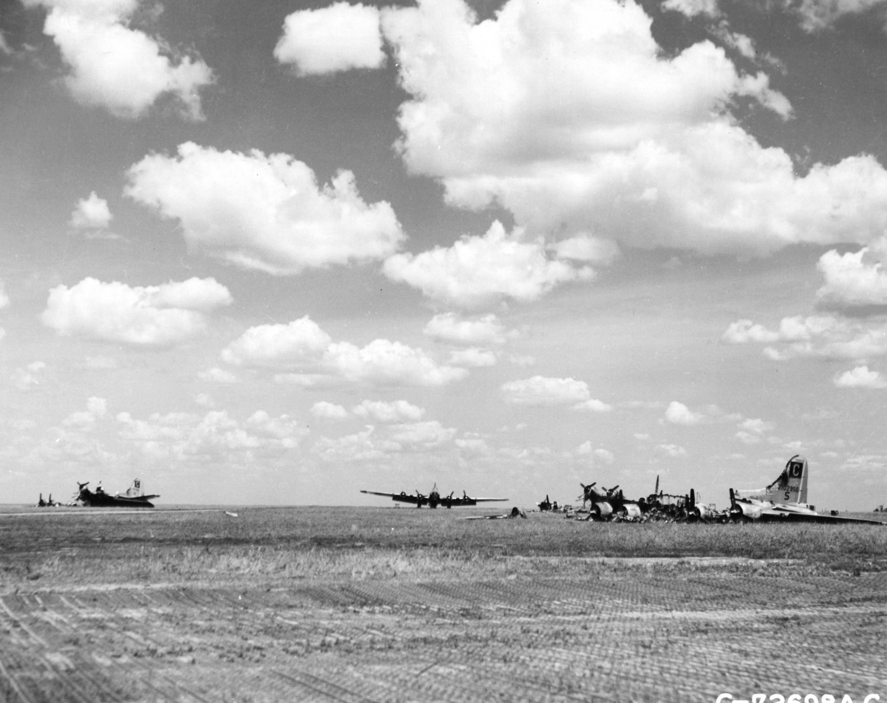 42-97881 B-17G Fortress 8AF 96BG339BS QJN foreground Operation Frantic at Poltava 21st Jun 1944 NA418