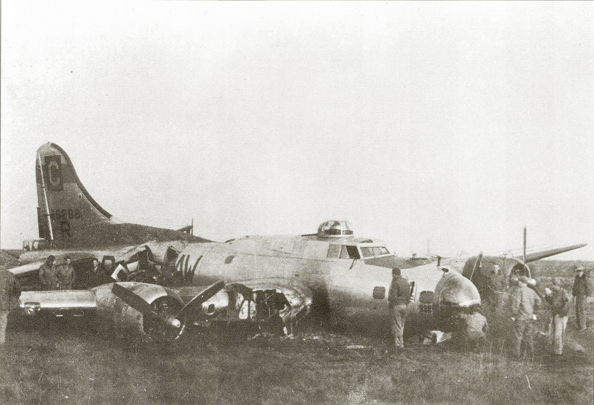 44-6888 B-17G Fortress 8AF 96BG337BS AWR Sweet Chariot belly landed Snetterton Heath 11th May 1944 01