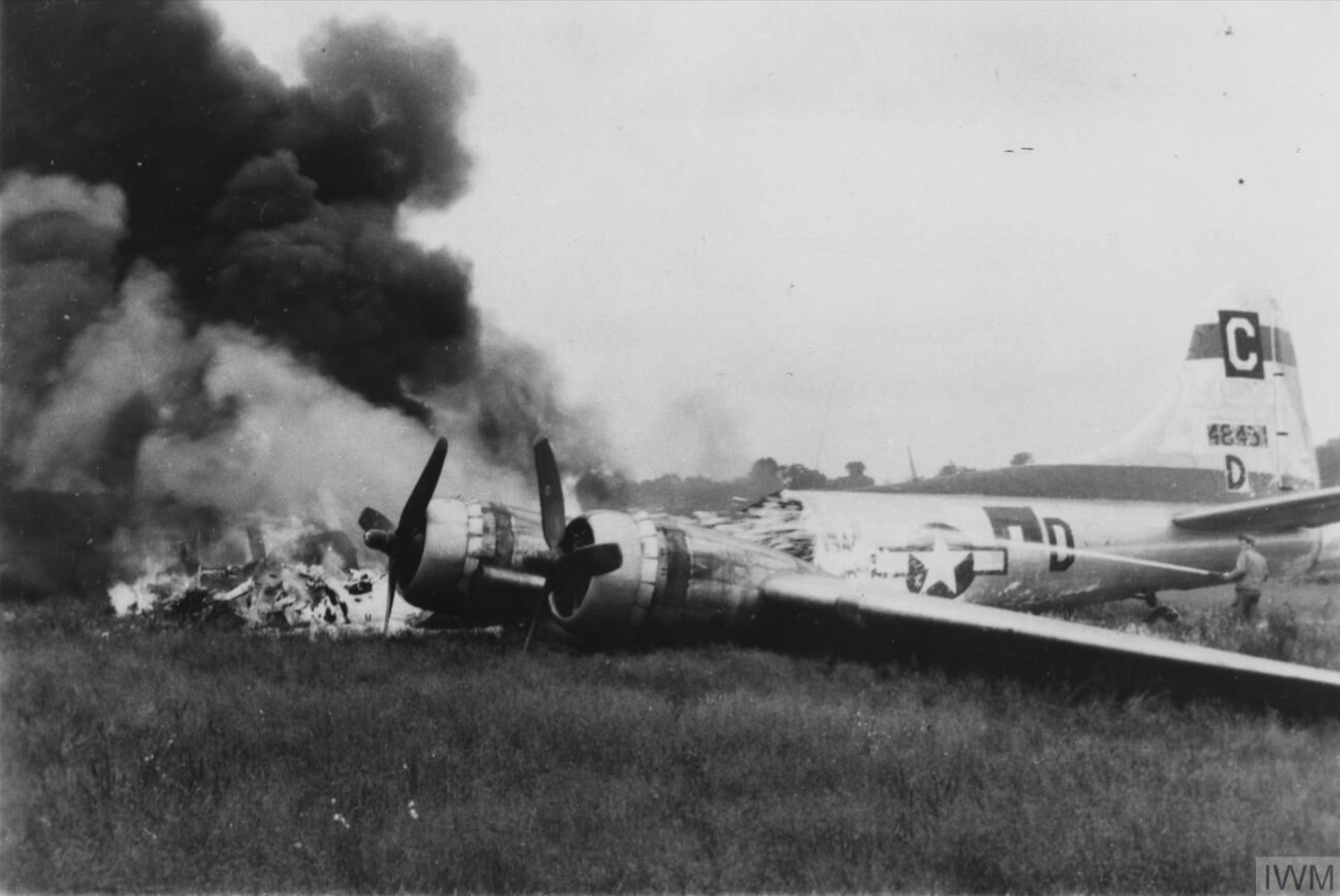 44-8451 B-17G Fortress 8AF 96BG337BS AWD crashed near Snetterton Heath 21st Jun 1945 FRE4007