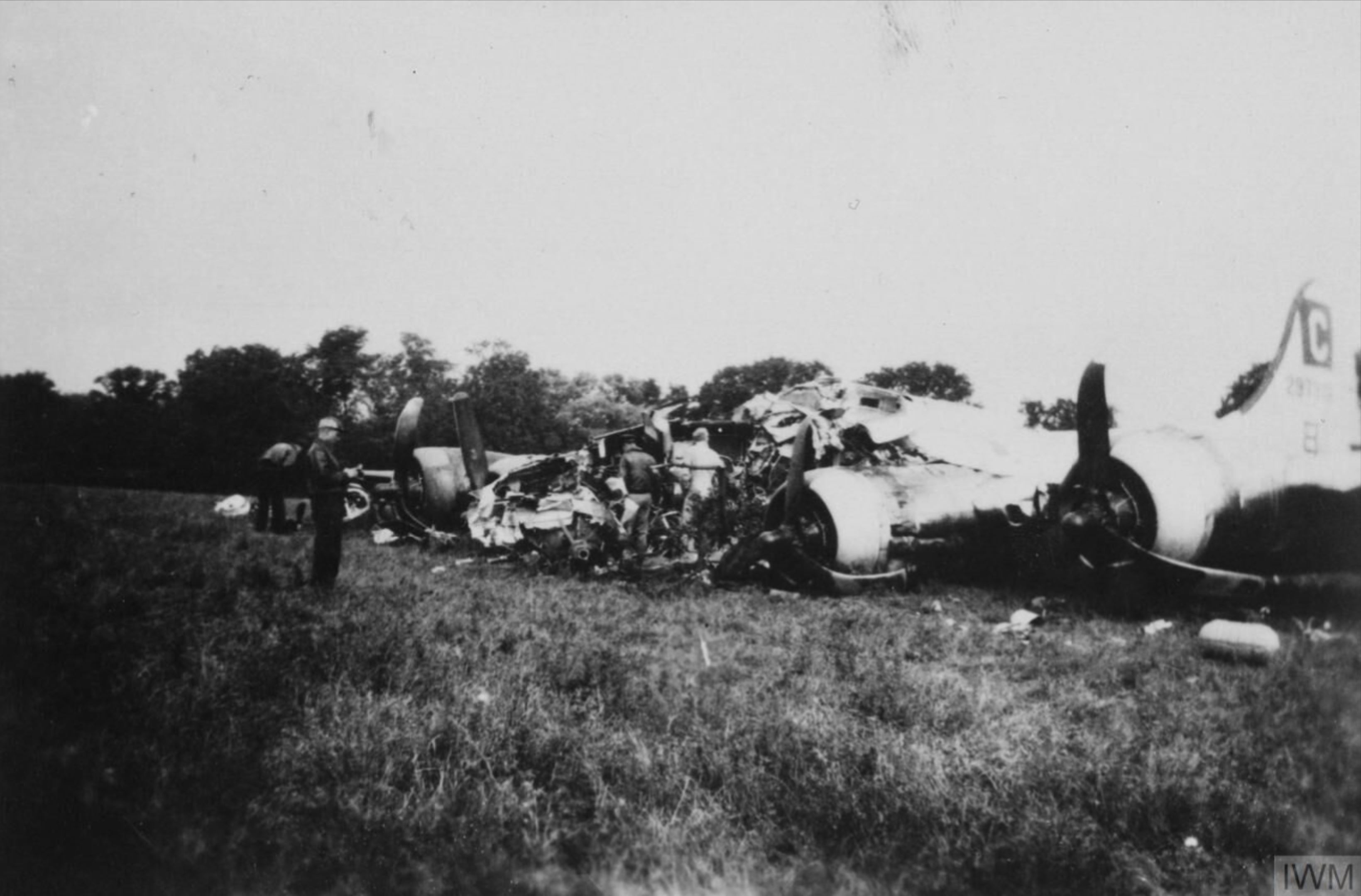 Boeing B-17 Fortress 8AF 96BG crash landed FRE3949