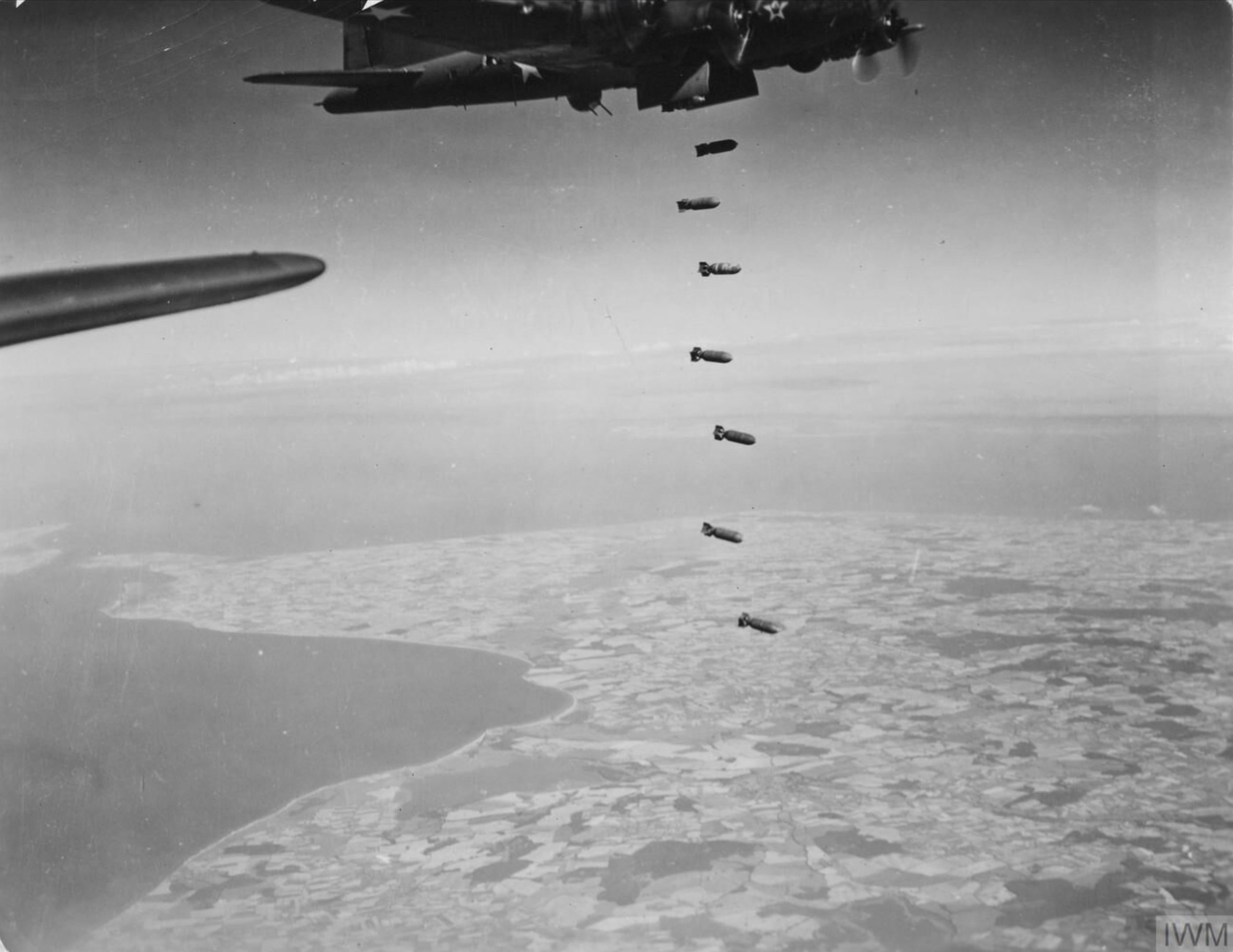 Boeing B-17 Fortresses 8AF 96th Bomb Group over the drop zone FRE3973