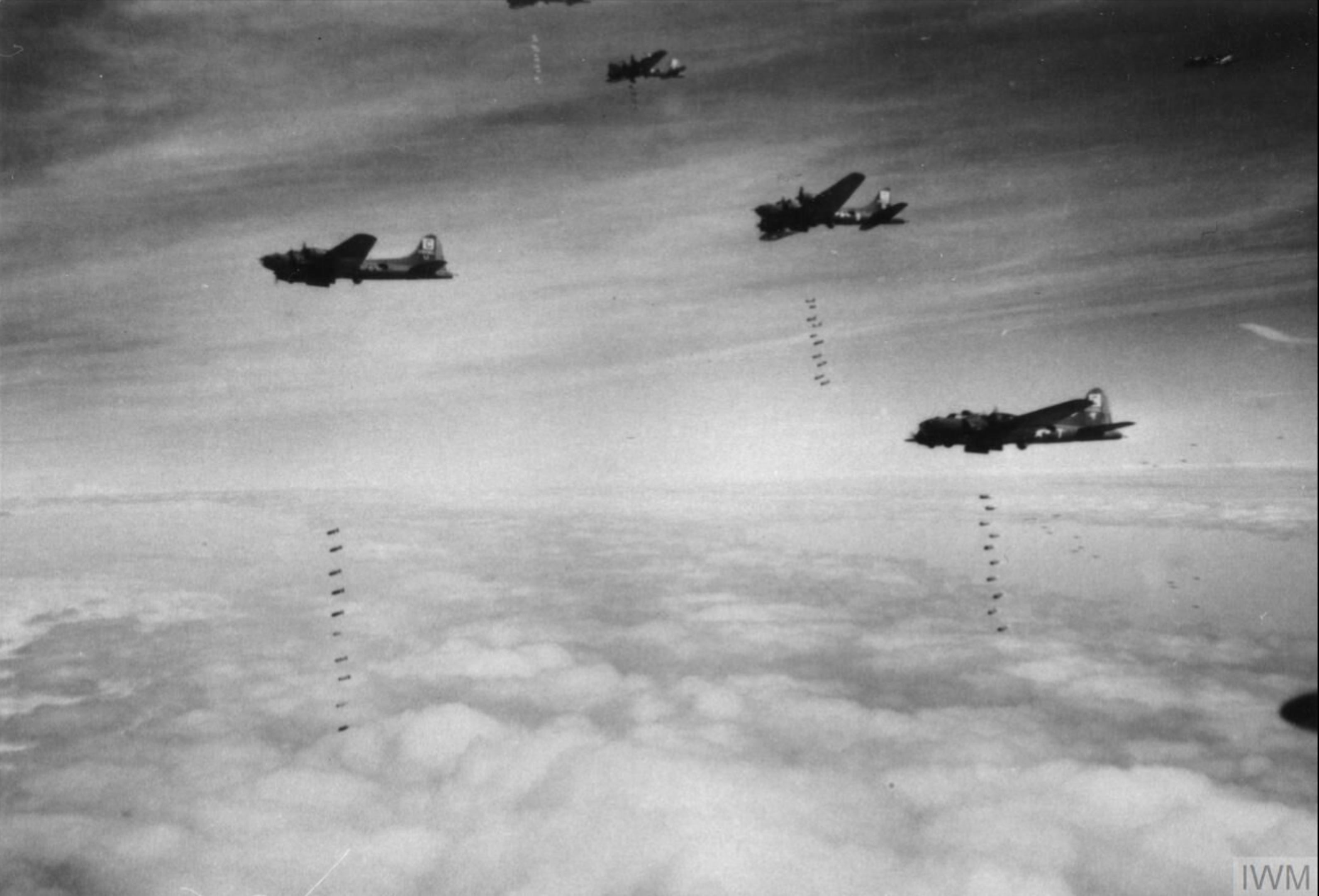 Boeing B-17 Fortresses 8AF 96th Bomb Group over the drop zone FRE3976