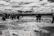 Asisbiz 42 102918 B 17G Fortress 15AF 97BG324S Idiot's Delight lands in Russia from Italy Operation FRANTIC 2nd June 1944 01
