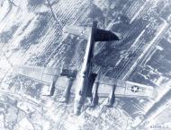 Asisbiz Target 15AF B 17G Fortress 97BG hit in the right wing over Vienna Austria 13th Feb 1945 NA080