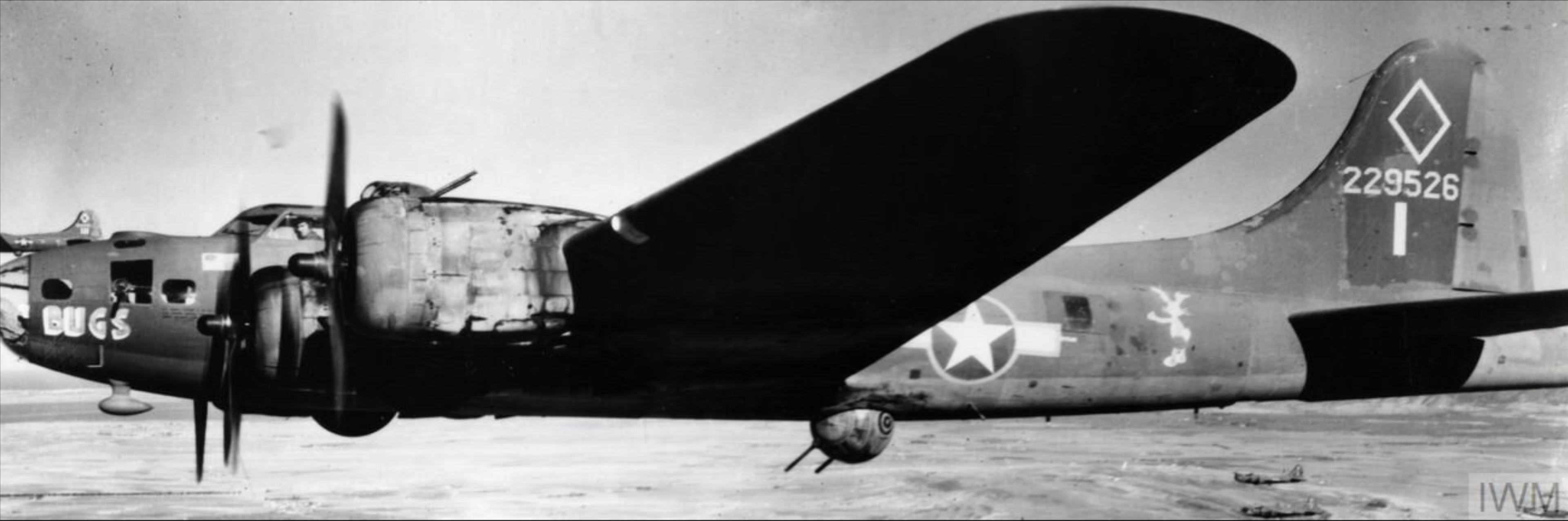 42-29526 B-17F Fortress 12AF 99BG346BS I Bugs in flight 1943 FRE14005