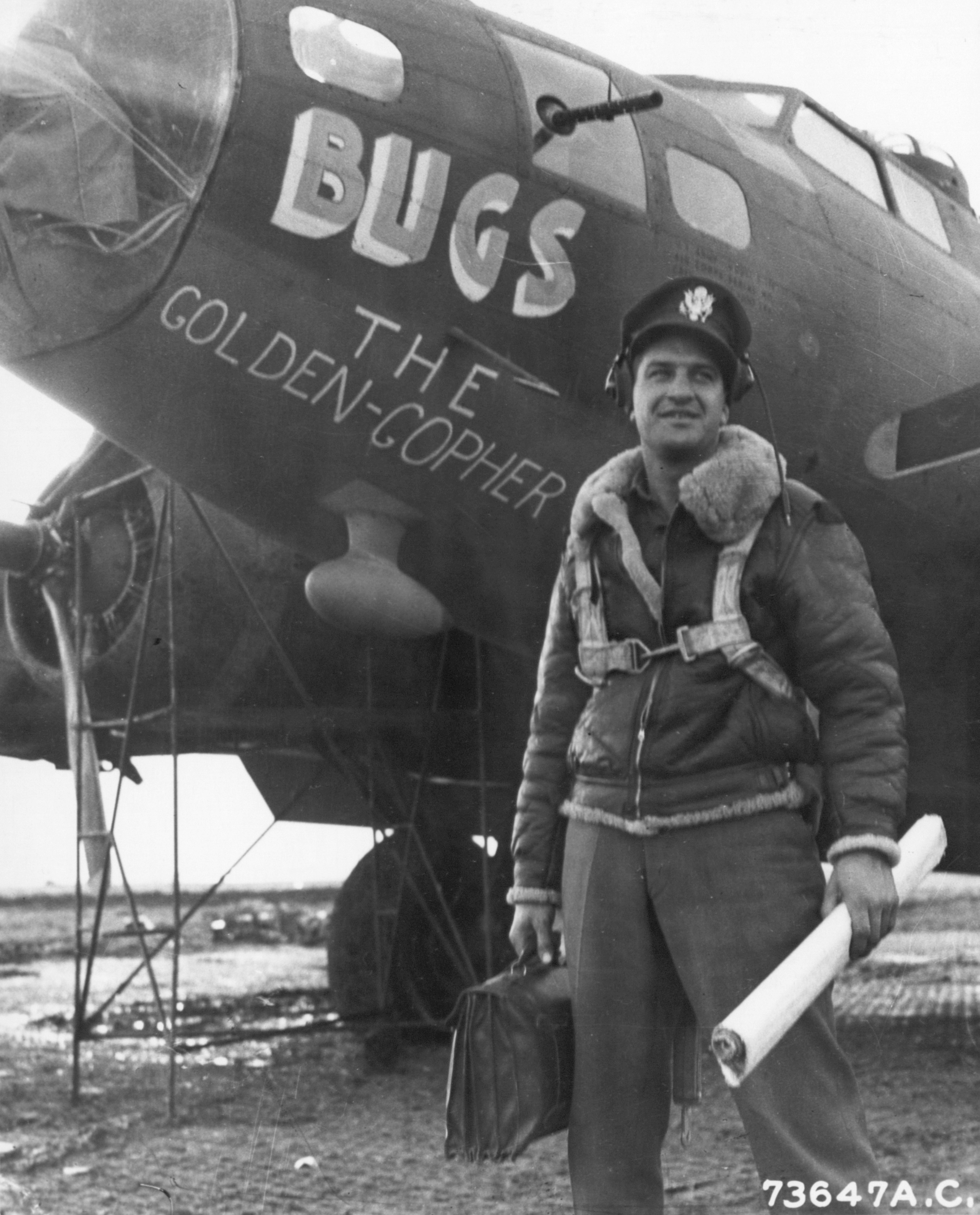 42-29526 B-17F Fortress 15AF 99BG346BS Bugs The Golden Gopher completed a 100 missions 1943 NA063