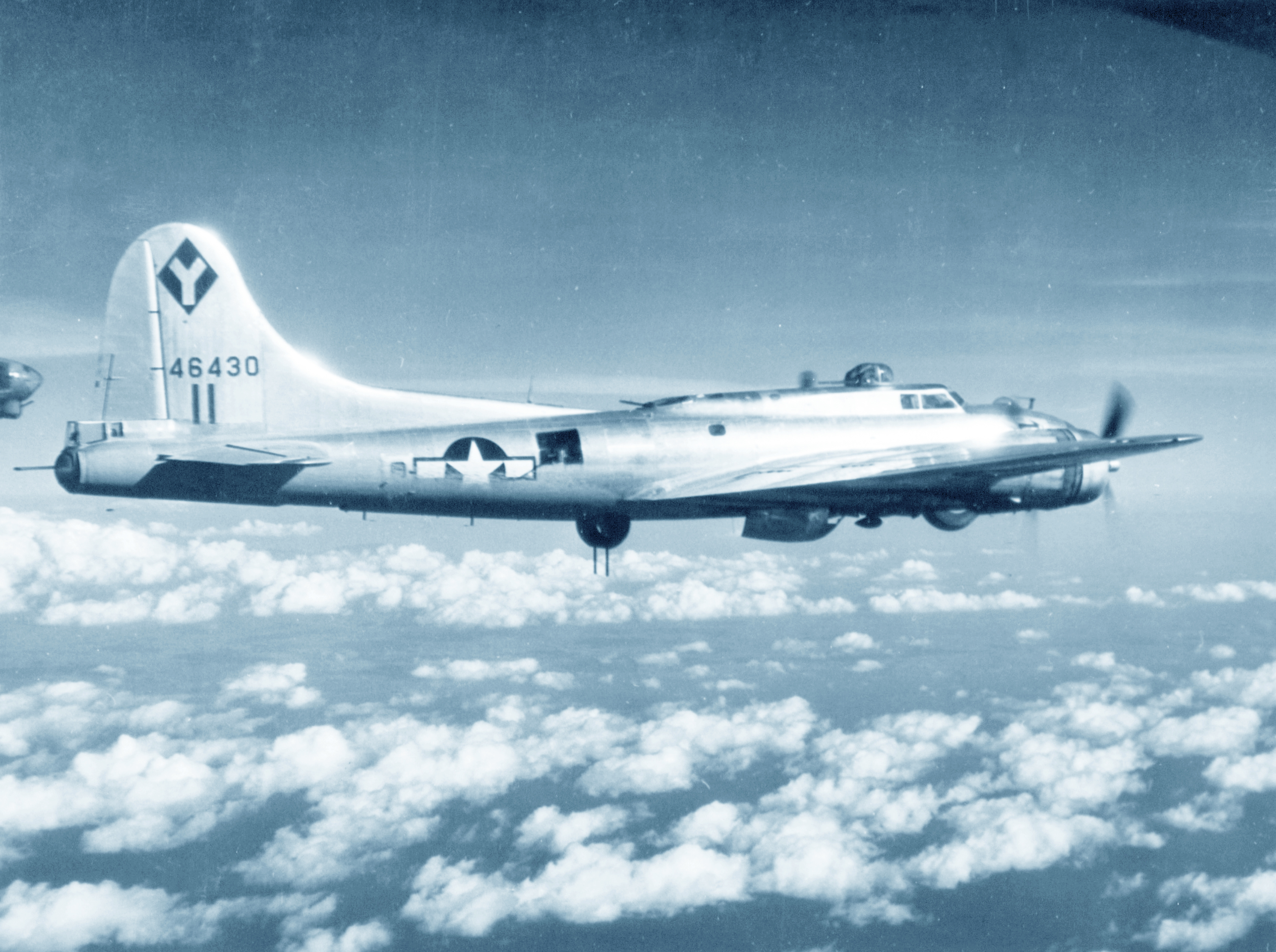 44-6430 B-17G Fortress 15AF 99BG347BS over Tordinone Bridge Italy 18th Oct 1944 342 FH 001842